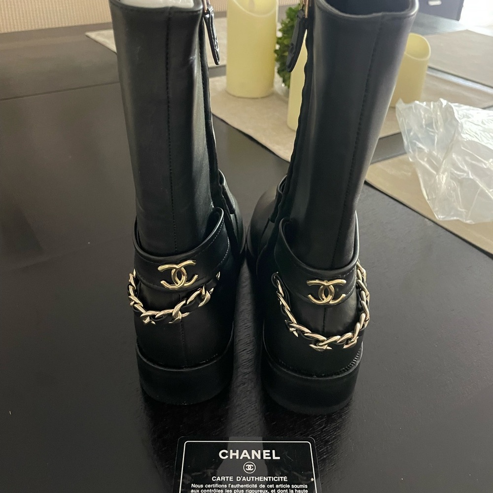 Beautiful Chanel style boots. Never worn. Size 40…